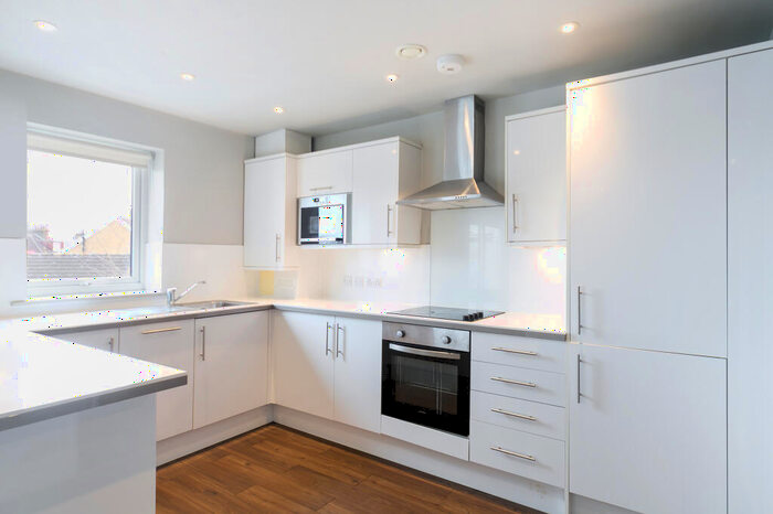 1 Bedroom Apartment To Rent In Emerald House Claremont Ave, New Malden, KT3