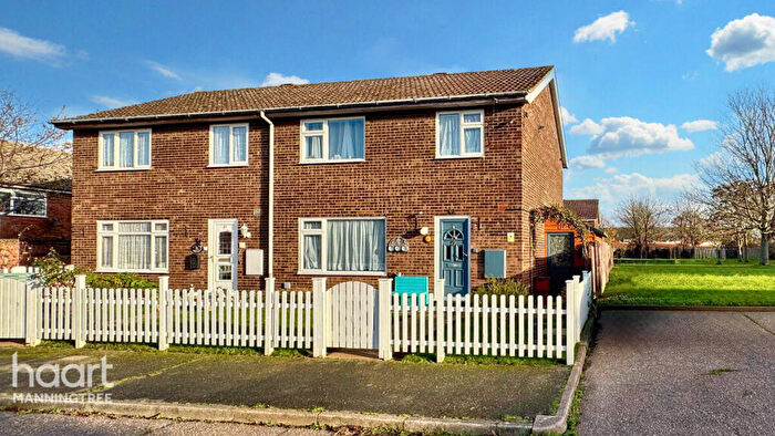 3 Bedroom Semi Detached House For Sale In Westmorland Close, Mistley, Manningtree, Essex, CO11