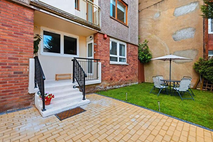 2 Bedroom Flat For Sale In Ellangowan Road, Shawlands, G41