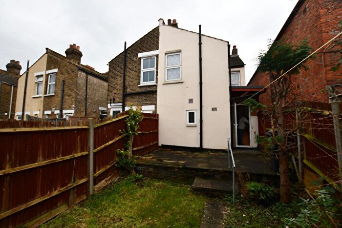 3 Bedroom Terraced House For Sale In Northcote Road, Croydon, Surrey, CR0