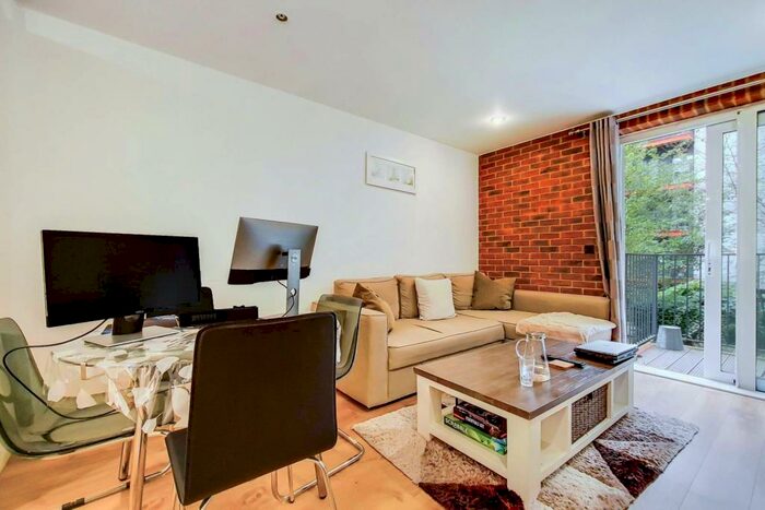 1 Bedroom Flat To Rent In Warehouse Court, Woolwich Riverside, London, SE18