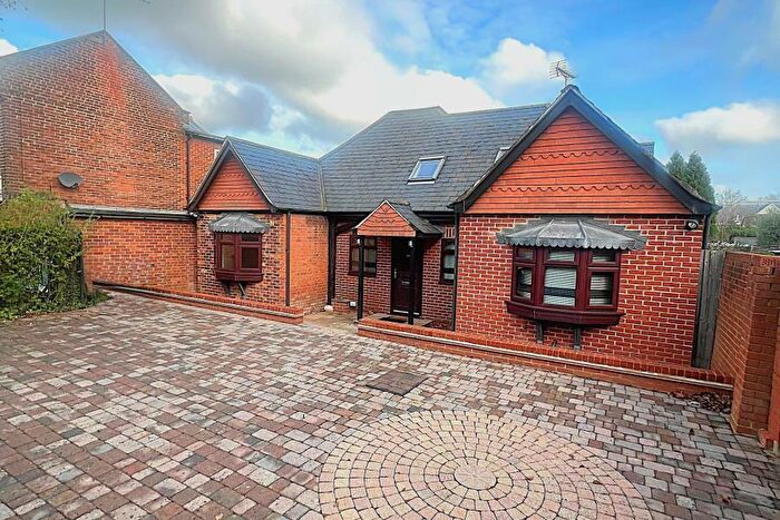 1 Bedroom Detached Bungalow To Rent In Grove Road, Woking, GU21