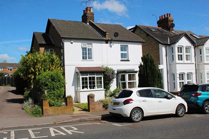 3 Bedroom Semi-Detached House For Sale In Barnet Road, Potters Bar, EN6