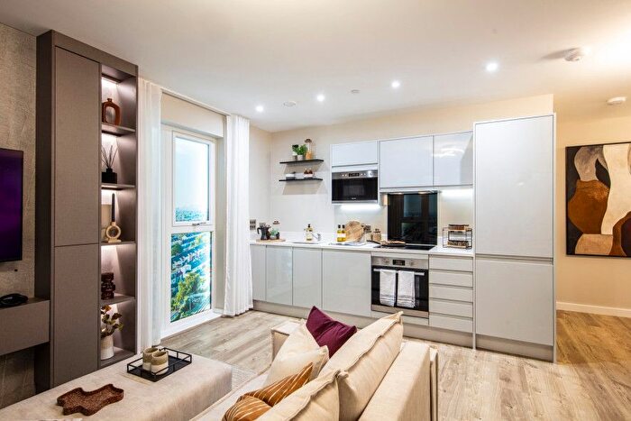 2 Bedroom Flat For Sale In High Road, Goodmayes, Ilford, IG3