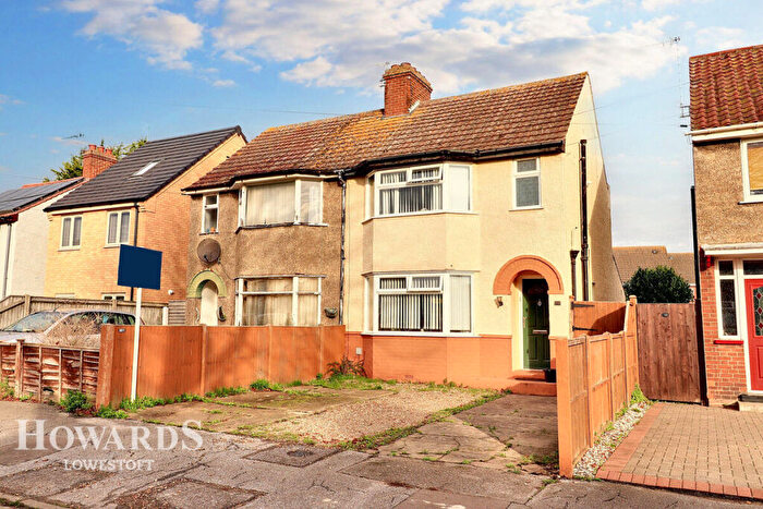 2 Bedroom Semi Detached House For Sale In Kimberley Road, Lowestoft, NR33