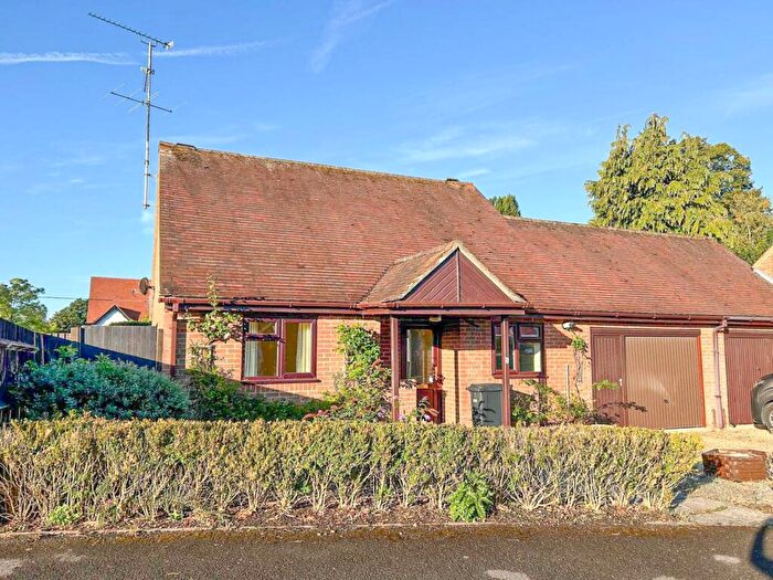 2 Bedroom Detached Bungalow For Sale In Essex Way, Sonning Common, South Oxfordshire, RG4