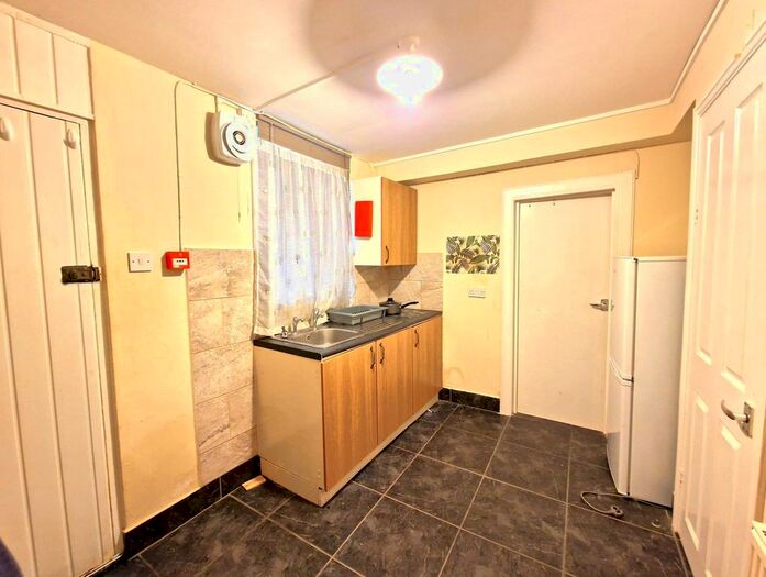 1 Bedroom Studio To Rent In Old Bedford Road, Luton, LU2