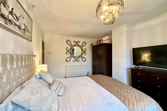 3 Bedroom Semi-Detached House For Sale In Willow Drive, Handsworth, Sheffield, S9