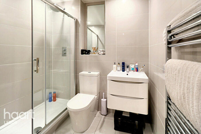 1 Bedroom Apartment For Sale In Gotts Road, Leeds, LS12
