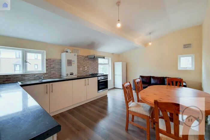 3 Bedroom Terraced House To Rent In Mitcham Road, London, SW17