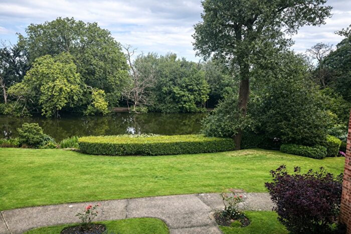 1 Bedroom Apartment To Rent In Berkeley Court, Weybridge, Surrey, KT13