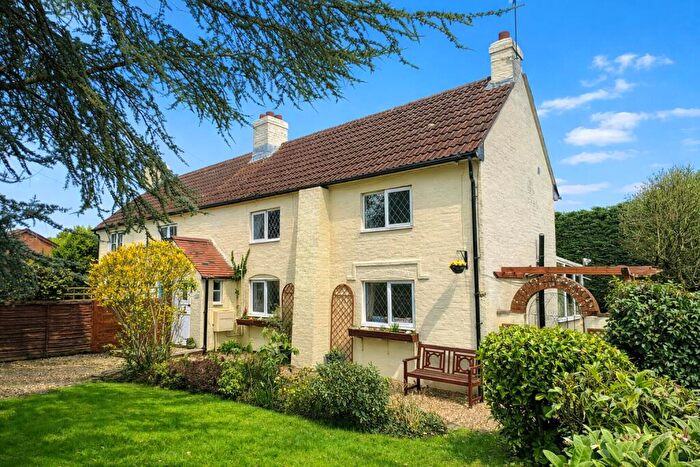 2 Bedroom Character Property For Sale In Calmore Road, Calmore, Southampton, SO40