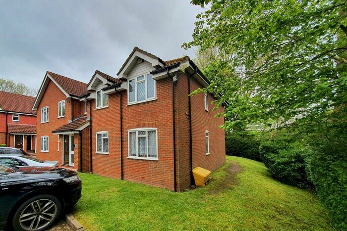 2 Bedroom Flat To Rent In Whisperwood Close, Harrow, HA3