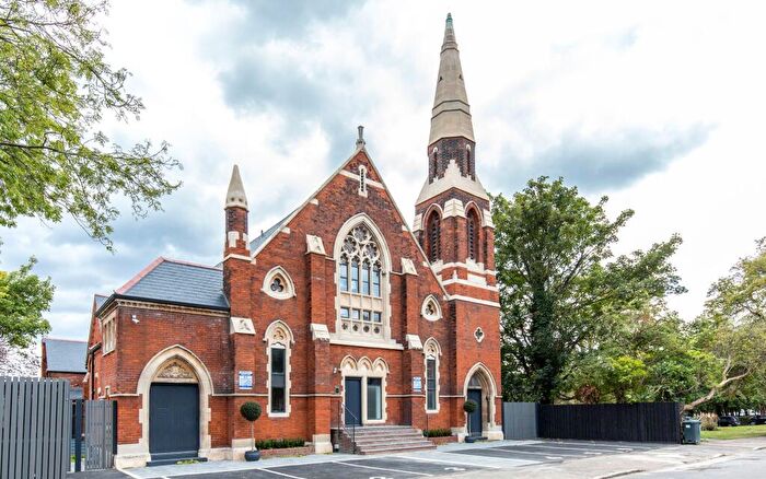 1 Bedroom Flat To Rent In Old Church Court, N11