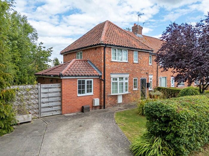 3 Bedroom End Of Terrace House For Sale In Brecksfield, Skelton, York, YO30