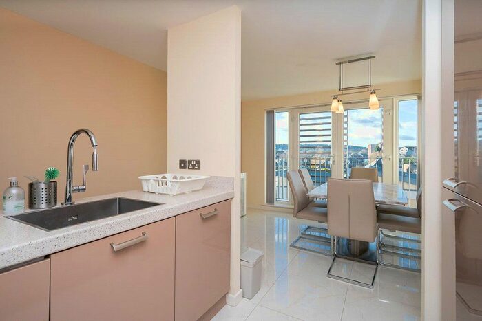 2 Bedroom Flat To Rent In Kimmerghame Place, Fettes, Edinburgh, EH4