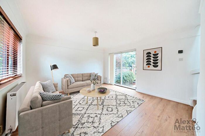 2 Bedroom House To Rent In Somerford Way, Canada Water, SE16