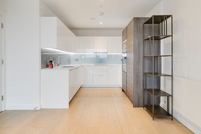 2 Bedroom Flat To Rent In River Gardens Walk, Greenwich, SE10