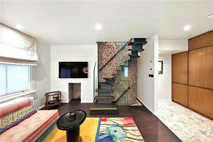 1 Bedroom Flat To Rent In Shepherd Market, Mayfair, London, W1J