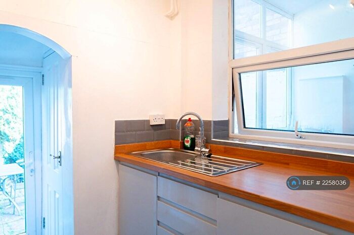 6 Bedroom Terraced House To Rent In Abbey Road, Exeter, EX4