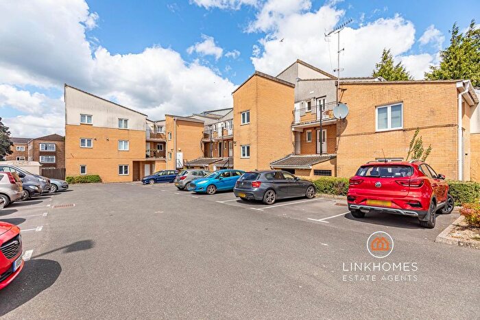 1 Bedroom Flat For Sale In Darby's Lane, Poole, BH15