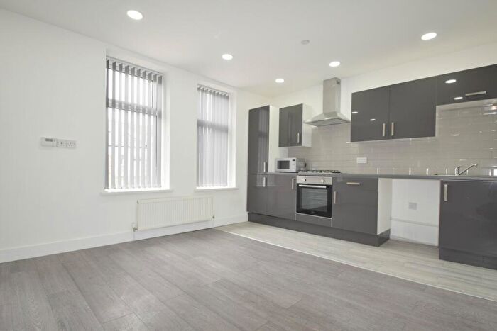 3 Bedroom Flat To Rent In Gordon Road, Roath, CF24