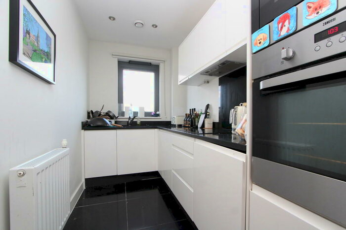 2 Bedroom Apartment To Rent In Hythe House, Finsbury Park, N4