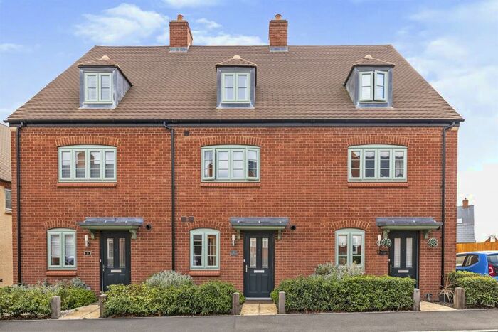 4 Bedroom Terraced House For Sale In Calypso Lane, Brackley, NN13