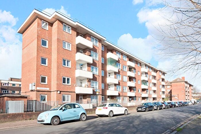 2 Bedroom Flat To Rent In Idonia Street, Greenwich, SE8