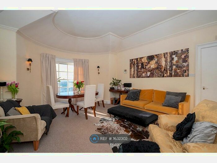 2 Bedroom Flat To Rent In Bank Street, Crieff, PH7