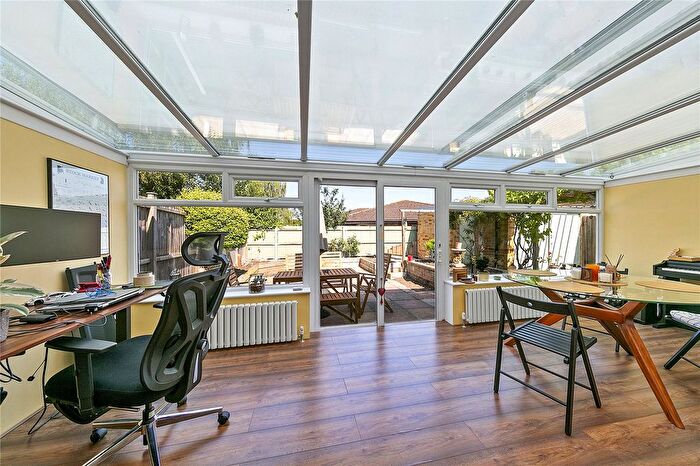 2 Bedroom Bungalow For Sale In Hollybank Close, Middlesex, TW12