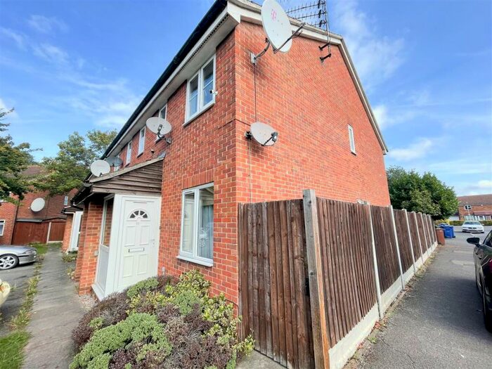 1 Bedroom Flat To Rent In Helleborine, Badgers Dene, RM17