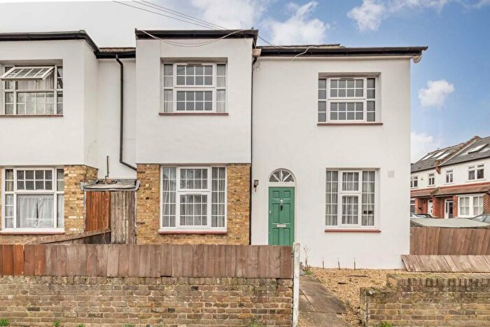 2 Bedroom Flat To Rent In Bonner Hill Road, Kingston Upon Thames, KT1