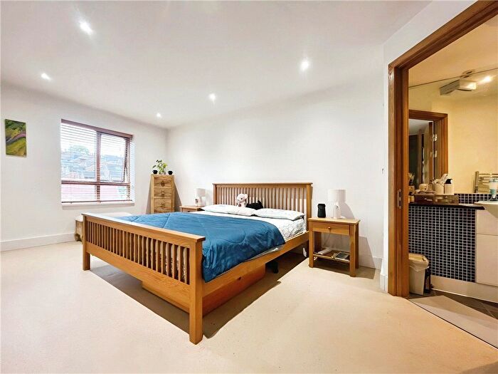 2 Bedroom Flat To Rent In Trinity Gate, Epsom Road, Guildford, Surrey, GU1