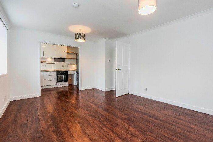 2 Bedroom Flat To Rent In Caledonian Crescent, Haymarket, Edinburgh, EH11