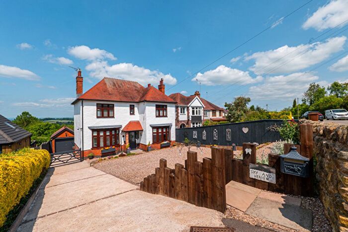 3 Bedroom Detached House For Sale In Bretby Lane, South Derbyshire, DE15