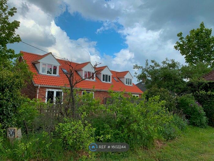 3 Bedroom Semi-Detached House To Rent In Buxton Road, Norwich, NR10