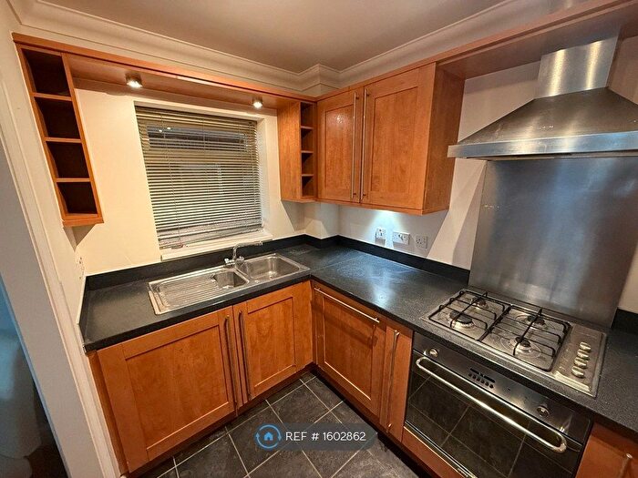 2 Bedroom Flat To Rent In Albion Road, Sutton, SM2