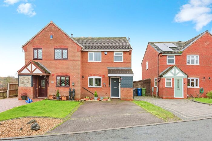 3 Bedroom Semi Detached House For Sale In Dover Farm Close, Wilnecote, Tamworth, B77
