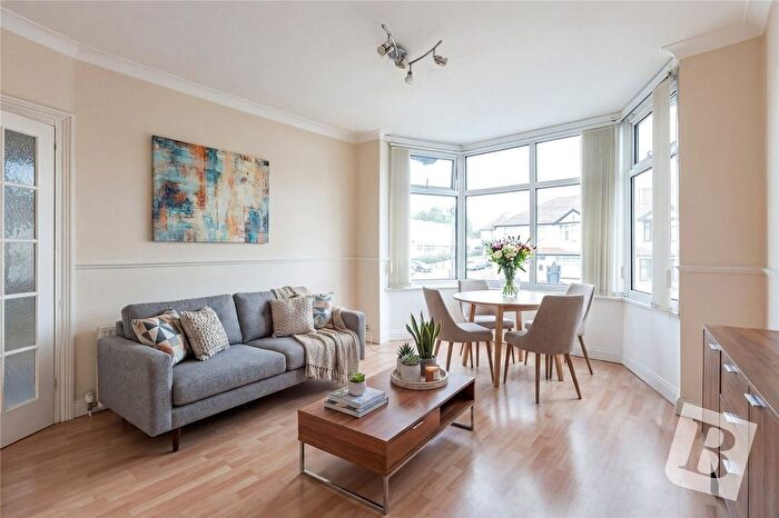 2 Bedroom Maisonette For Sale In North Street, Romford, RM1