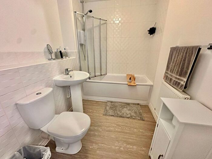 2 Bedroom Flat For Sale In Goodrich Mews, Dudley, DY3
