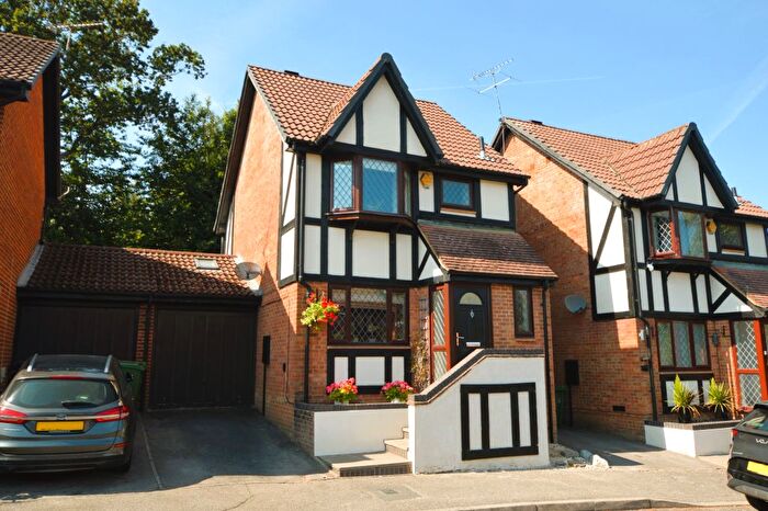 3 Bedroom Link Detached House For Sale In Horsebrass Drive, Bagshot, GU19