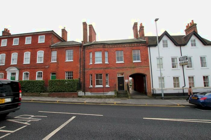 1 Bedroom Ground Flat To Rent In Kingswood House, Shute End, Wokingham, RG40