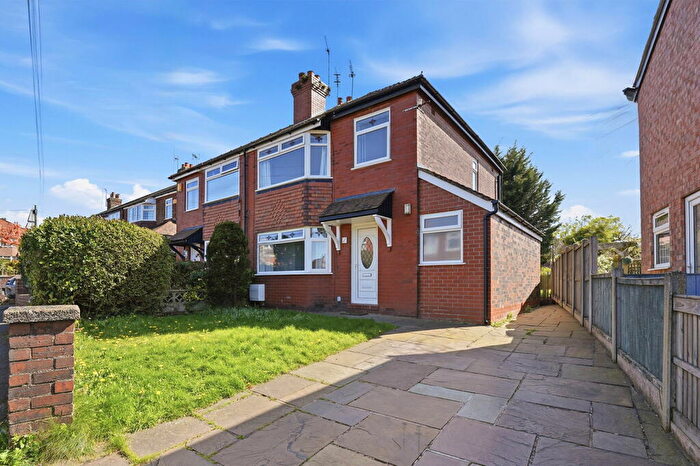 3 Bedroom Semi-Detached House For Sale In Cambridge Avenue, Macclesfield, SK11