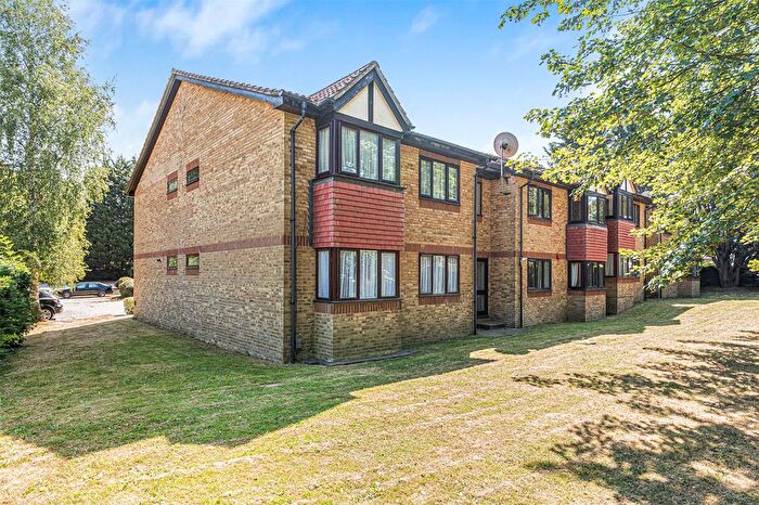1 Bedroom Flat For Sale In College Road, Abbots Langley, Hertfordshire, WD5