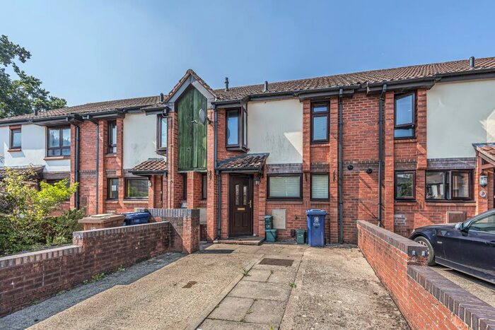 2 Bedroom Town House To Rent In Mattock Close, Headington, OX3