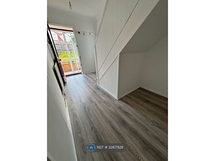 4 Bedroom Semi-Detached House To Rent In Marion Crescent, Orpington, BR5