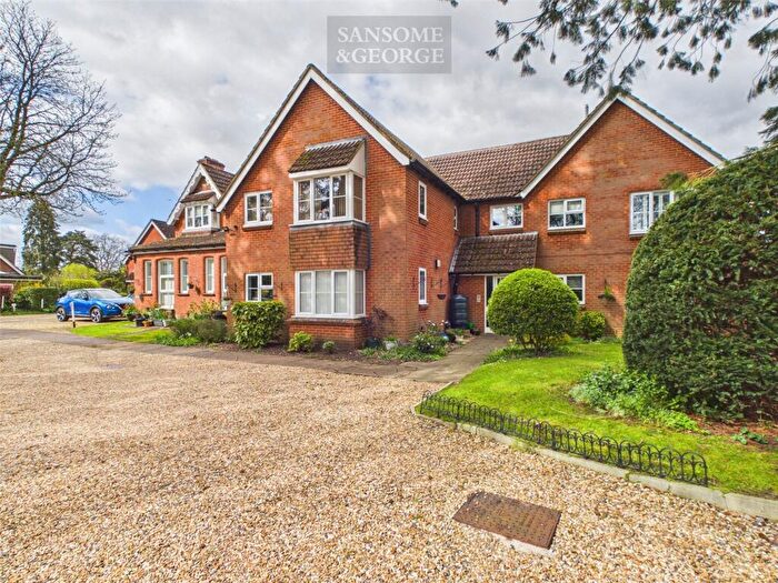 2 Bedroom Property For Sale In Glenapp Grange, Mortimer Common, RG7