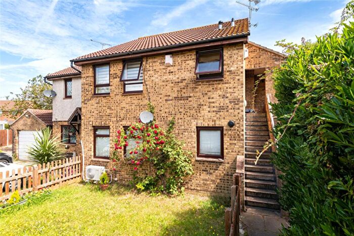 Apartment To Rent In Invicta Court, Sittingbourne, Kent, ME10