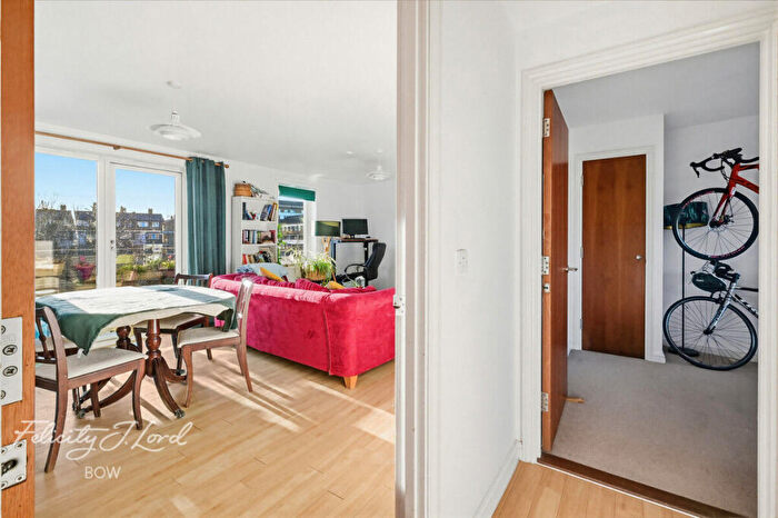 2 Bedroom Apartment For Sale In Ordell Road, London, E3